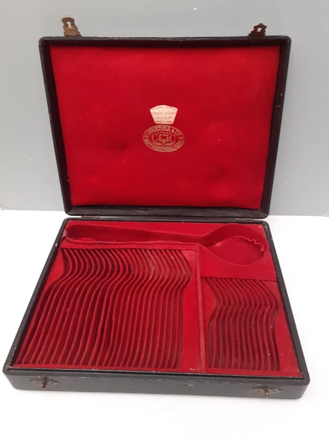 COFFRET DE COIFFURE trois piéces métal doré décor bouquet Années 60