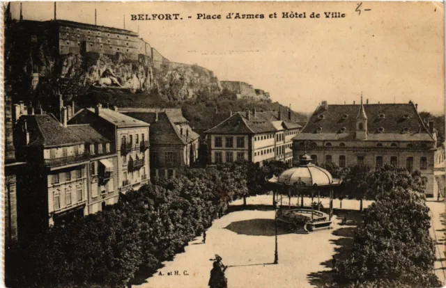 CPA BELFORT - Place d'Armes et Hotel de Ville (293376)