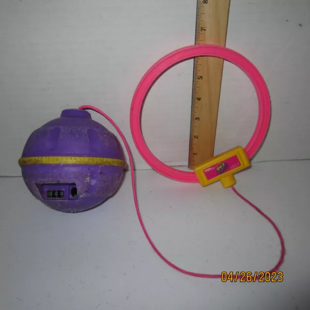 Vintage Kick & Spin Skip It Tiger Electronics Purple Ball Retracable Counter