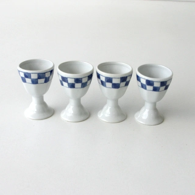 4 Très anciens coquetiers en porcelaine - Décor Lustucru - Damiers bleu