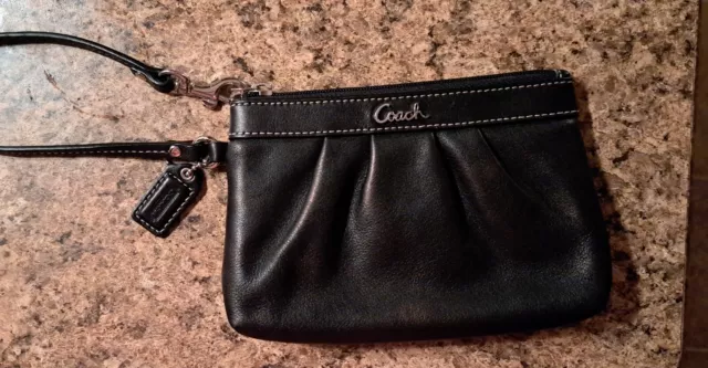 Ladies Very Nice Coach Wristlet Black Excellent Condition