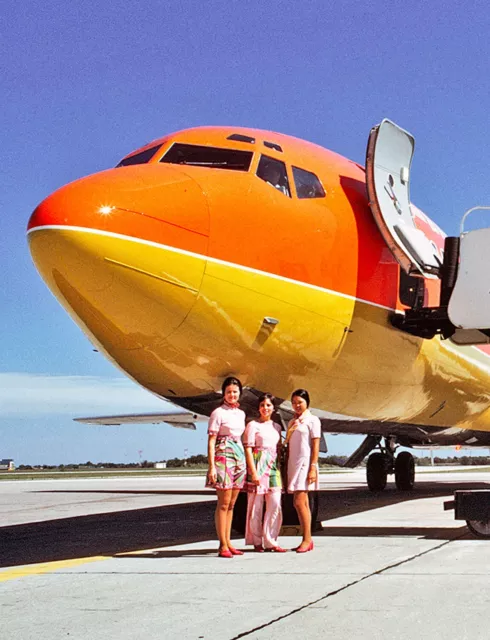 Braniff Airways Boeing 727 ((16"x20")) Print