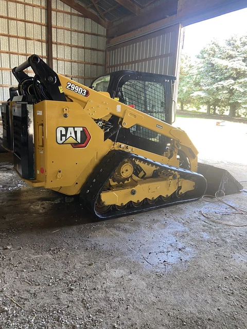2021 Caterpillar 299D3. High Flow 2 Speed   Enclosed Cab With Heat A/c Radio