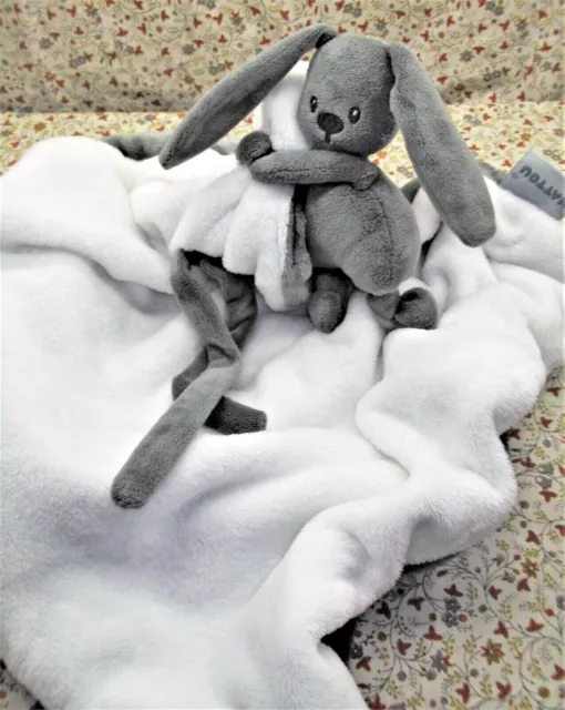 Doudou Lapin gris foncé anthracite et blanc couverture NATTOU