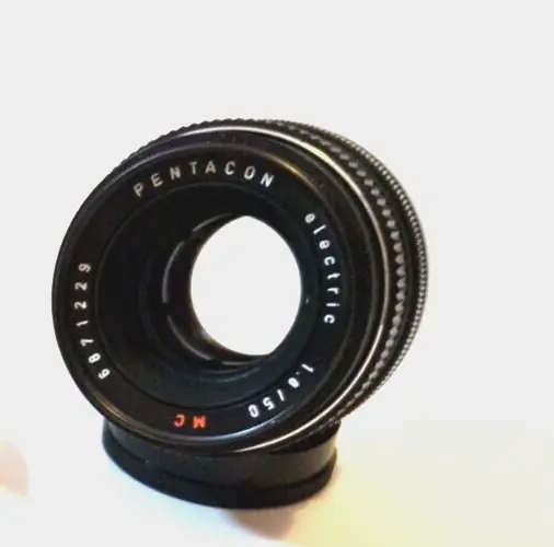 Lens Pentacon electric red MC  1.8/50 M42 rare