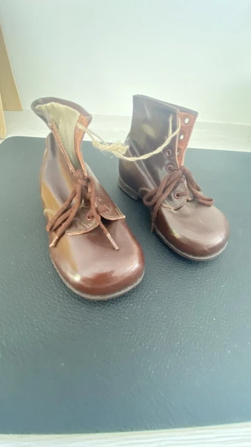 Ancienne paire de chaussures bottines enfant cuir marron Pointure 20 début XXe
