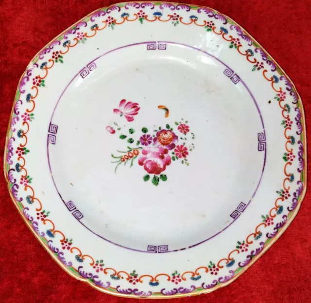 3 Assiettes En Porcelaine De Famille Rose. Compagnie Des Indes. Chine. Xviii-Xix