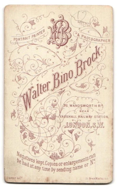 Fotografie Walter Bino Brock, London, 76 Wandsworth Rd., Portrait junge Frau im 2