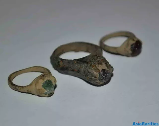 (25962) Set of 3 Pre-Islamic rings.