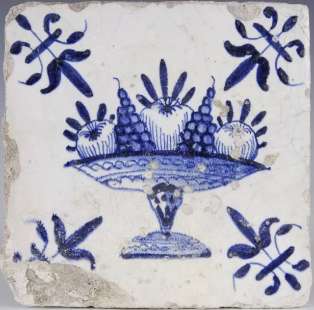 Nice Dutch Delft Blue tile, fruit basket, first half 17th century.