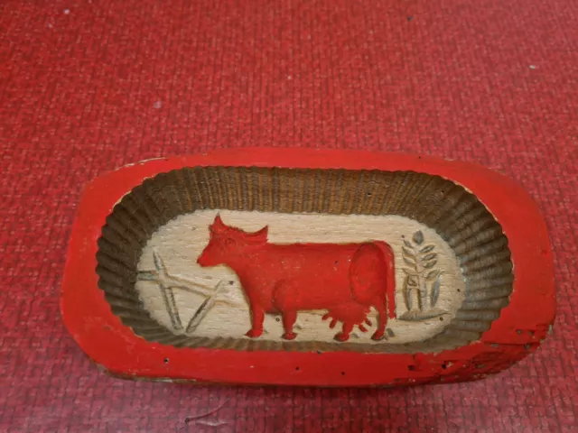Moule à beurre de 250 Gr, en bois de hêtre, ouvrant sur un motif  d'empreinte représentant une vache, Vente aux enchères : Art populaire