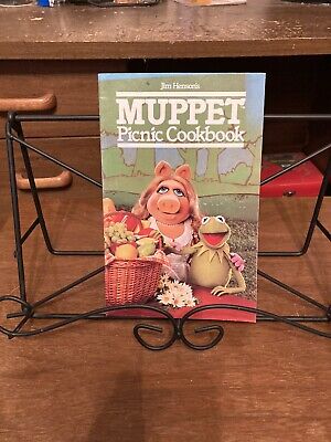 Jim Henson's Muppet Picnic Cookbook Booklet Miss Piggy Kermit Frog Hallmark 1981