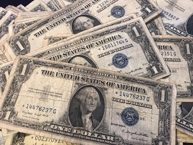 ** 1935 One Dollar Star Note Silver Certificate - 1 Well Circulated Star Bill ** 3