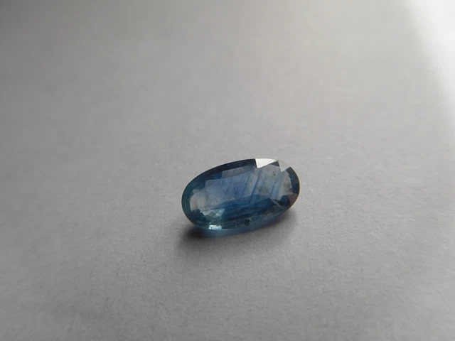 Saphir Naturel Bleu-vert Rond 0.73 Carat - Origine Australie - Aucun Traitement - Parfait état