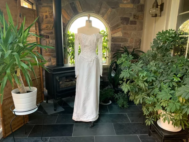 Vintage 1990s Ivory Raw Silk and Lace Demetrios Wedding Dress Detachable Train 2