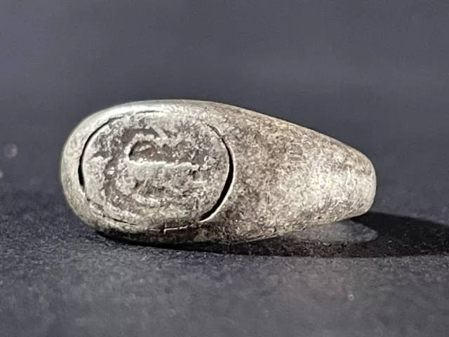 Ancient Roman Silver Seal Ring With Depiction On Bezel - Circa 200-400Ad