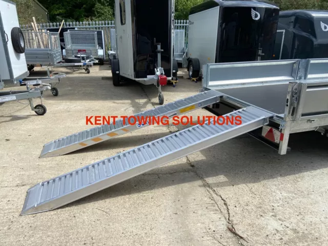NUOVE rampe in alluminio Ali 3000KG 2400 mm si adattano a rimorchi, camion, letti piatti £595 + IVA