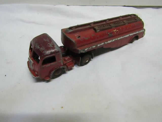 dinky toys camion panhard citerne titan esso