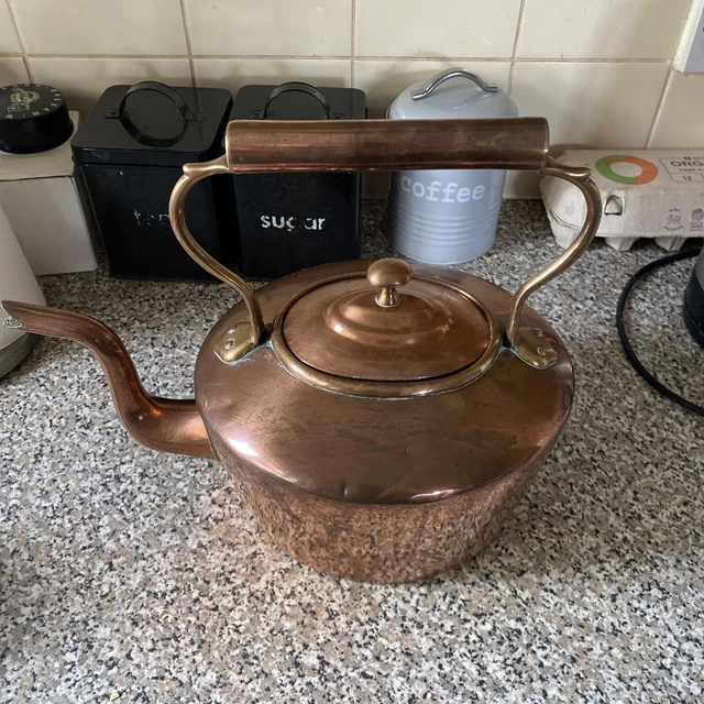 A LOVELY QUALITY Antique Oval Copper Kettle, Circa 1820. £40.