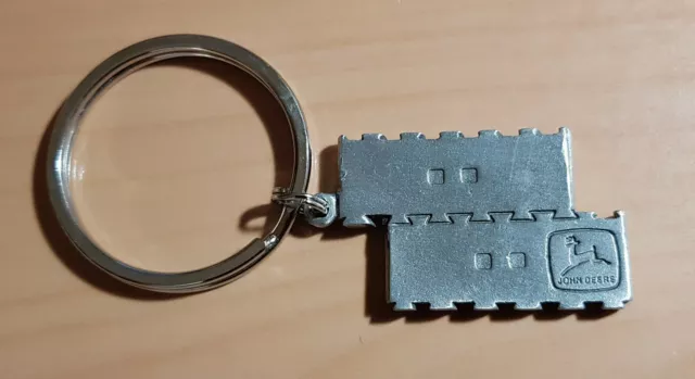 JOHN DEERE Schlüsselanhänger aus Metall mit Logoinlay