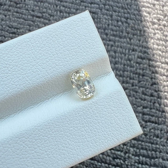 Saphir Jaune Naturel De Ceylan - 8 X 8 Mm - Carré - 4.20 Carats - Pur à La Loupe - Certifié AGSL