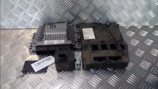 Calculateur Moteur Renault Megane 2 8200843713  R:139749