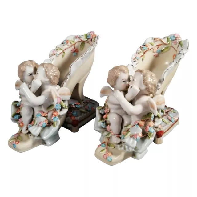 Ancien Allemande Porcelaine Chérubins Figurines Hugging En Chaussure 19th Siècle