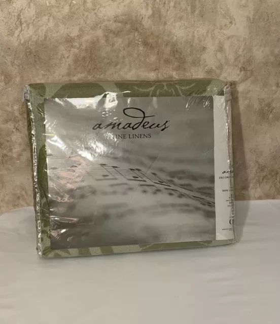 Amadeus Fine Linens Throw Set