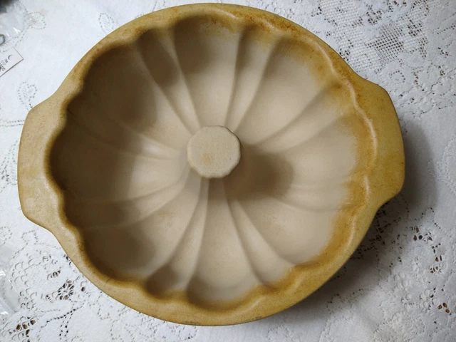Pampered Chef Stoneware Fluted Bundt Tube Cake Baking Pan Family Heritage Collec