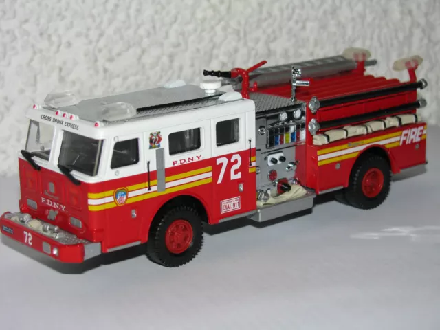 Code 3 FDNY Engine 72 Feuerwehr New York F.D.N.Y  schönes Modell