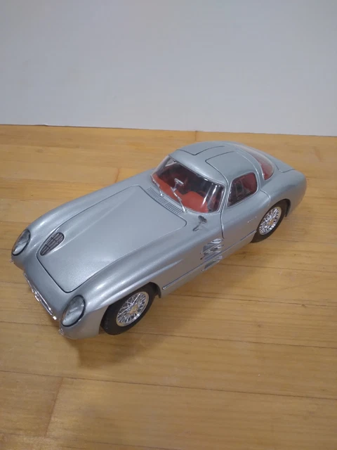 Revell 1:24 Mercedes-Benz 300 SLR Uhlenhaut Coupé