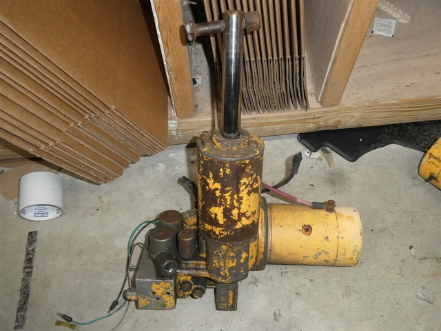 Meyer E60 Snow Plow Pump E-60 Motor UNTESTED CORE