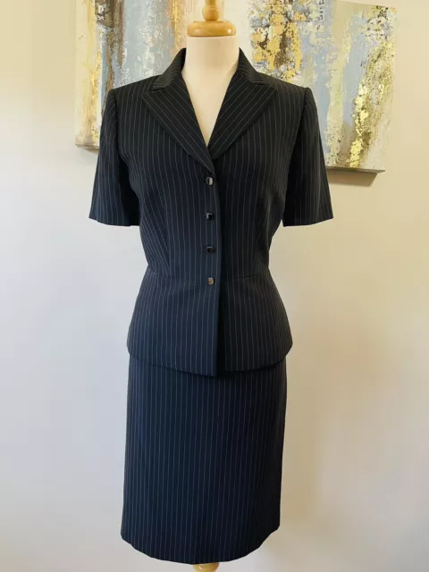 TAHARI ARTHUR S LEVINE  Women 2PCS Black White Stripe skirl Suit Size 8