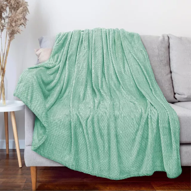 50'' x 60'' Jacquard Pattern Mint Green Fleece Blanket Cozy Flannel Sofa Throw