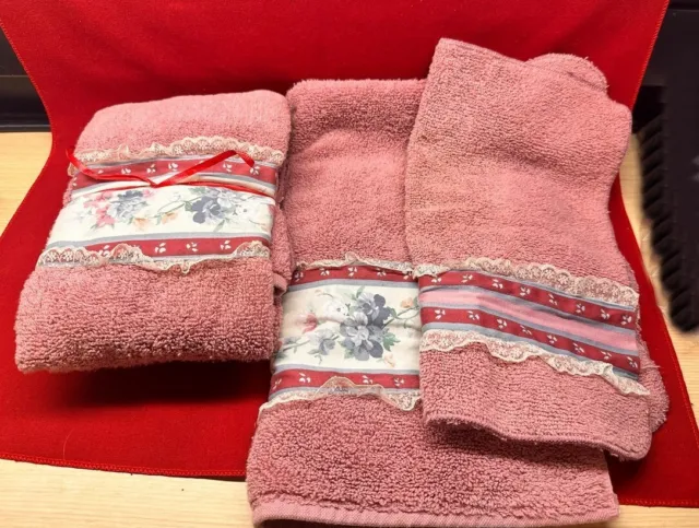 Set of 2 Serenity Collection Lace & Flowered PINK Hand Towels + 2 Washcloths