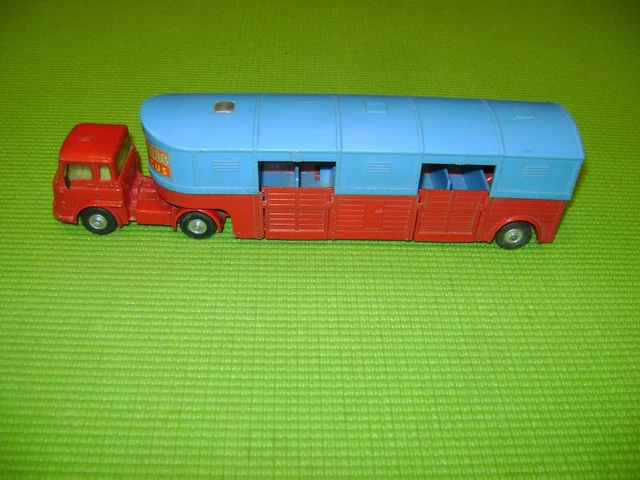 Corgi - 1:43 - Saviem JL Fourgon et Citroen 55 - Corgi