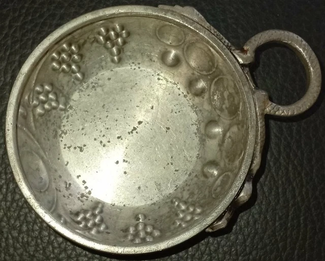 POT EN BRONZE 1900 en Forme de Tonneau Décor Pampre Grappe de Raisins