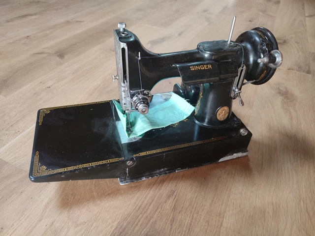 Machine à Coudre Singer 221 K1 – 220V – Occasion En Excellent état