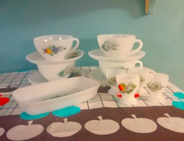 Lot Vintage 4 Tasses Arcopal + Coquetiers + Ravier - Service Café Années 70