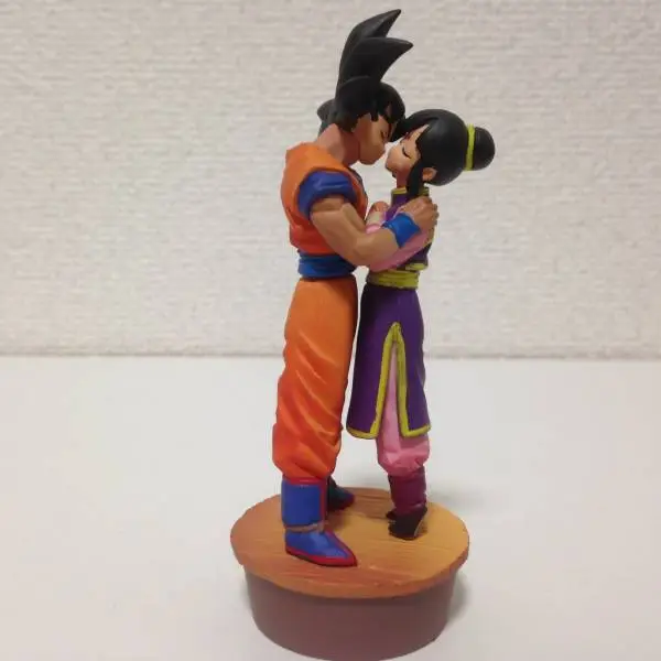 Dragon Ball Dbz Z Capsule Goku Chichi Kiss Figure Super Rare L/E About 4 inches