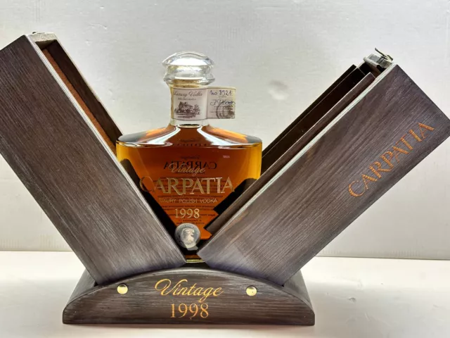 Vodka CARPATIA ambrée 1998 en coffret unique