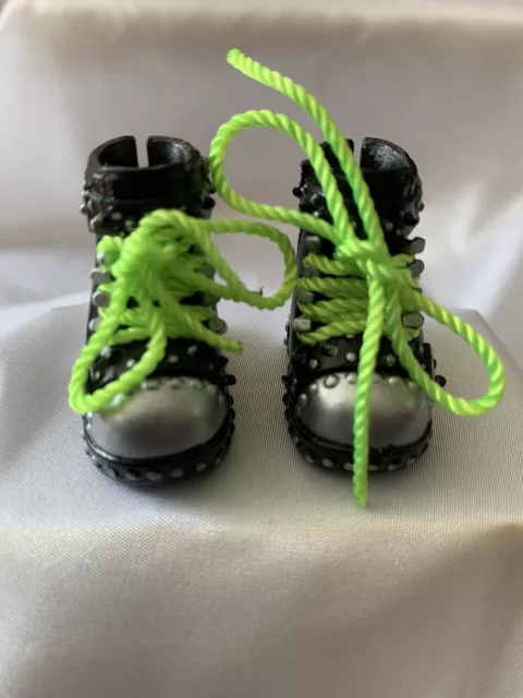 Rainbow High Shadow High Vision Neon Harley Limestone Spare Shoes New