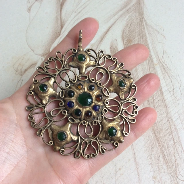 Pendentif Broche Vintage Fantaisie Métal Doré Ciselé Avec Cabochon Et Pampille - Occasion