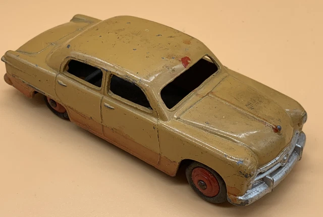 Dinky Toys GB N°139A – Ford Fordor Sedan 1/43 – Marron – Zamak – Occasion Peu Joué