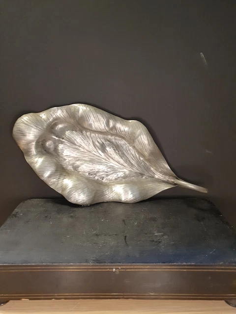 Centre de table, vide poche, plat en étain signé Chanal, art nouveau déco.