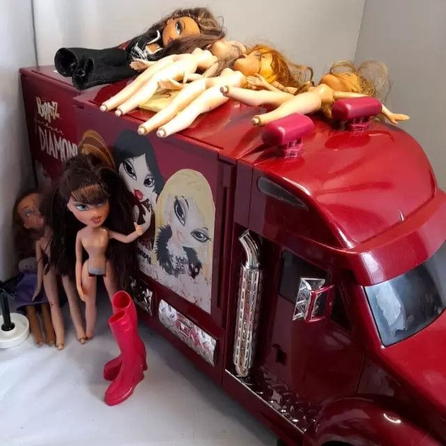 HUGE Bratz Bundle - 7 Dolls - Clothes, Shoes, etc -Forever Diamondz Runway Truck