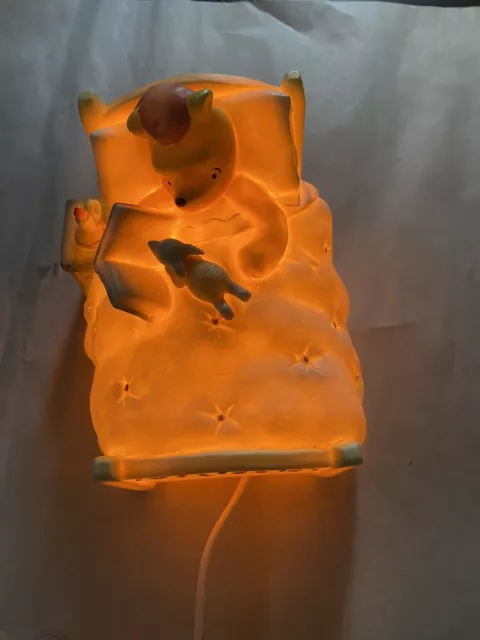 Disney Winnie the Pooh Ceramic Night Light Pooh in Bed w/Piglet Lamp Charpente