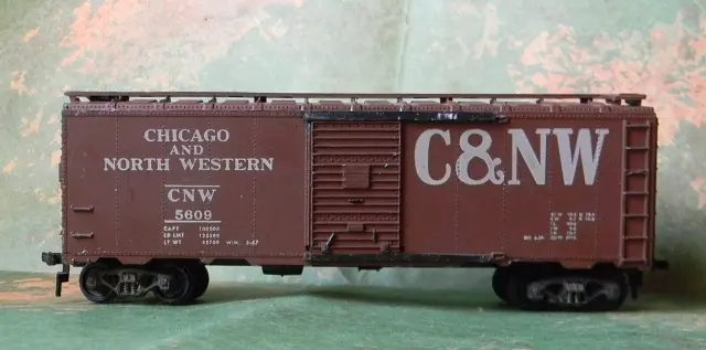 Athearn 50' Boxcar ~ CHICAGO & NORTH WESTERN ~ Rd# CNW 5609 - no brakewheel - HO