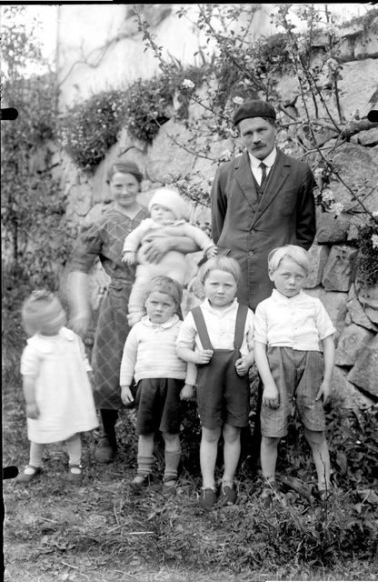 Family Parents Kids From The Garden Antique Negative Photo Glass Year 1940