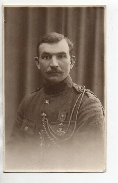 Thème VIE MILITAIRE & Guerre - CARTE PHOTO non située  soldat médaillé militaire